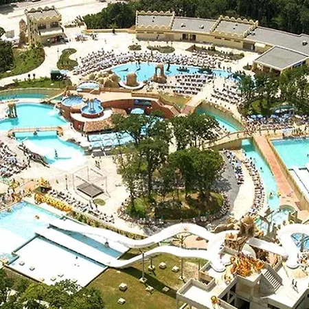 Lovely Nest With Glass Veranda דירה *